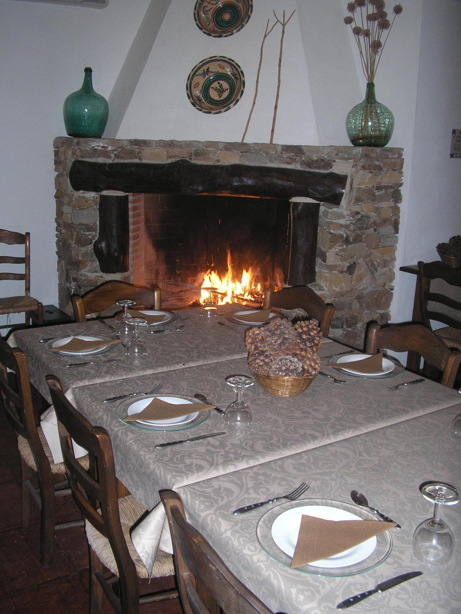 Casa Rural Y Restaurante Casa Adriano Pension Alanís Buitenkant foto