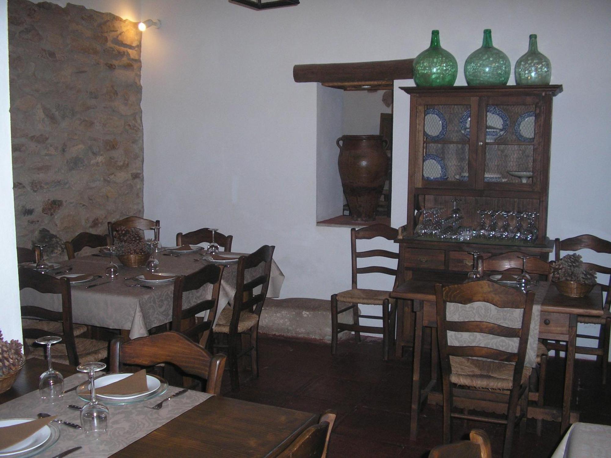 Casa Rural Y Restaurante Casa Adriano Pension Alanís Buitenkant foto